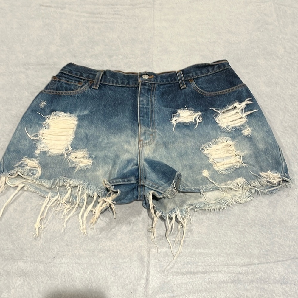 Womens vintage, Y2K, Levi 550 Jean shorts 16